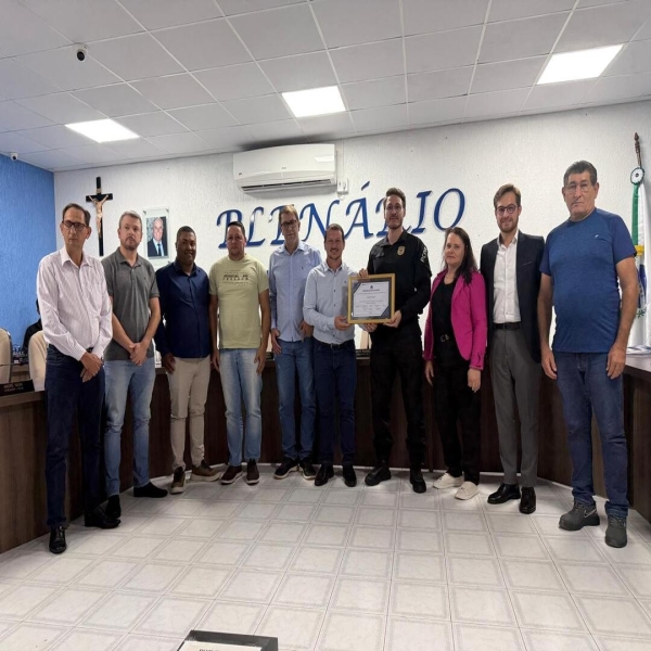 Delegado de Polícia Civil André Mendes recebe Moção de Aplausos